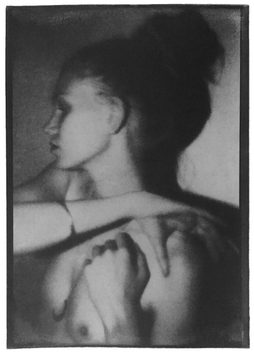 Skye Varuna. Berlin, 201627x18cm Gum Bichromate print