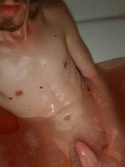 Fuck Im Horny! Message Me If You Are Too!  J'ai La Queue En Feu! Tchatt Moi Si Tu