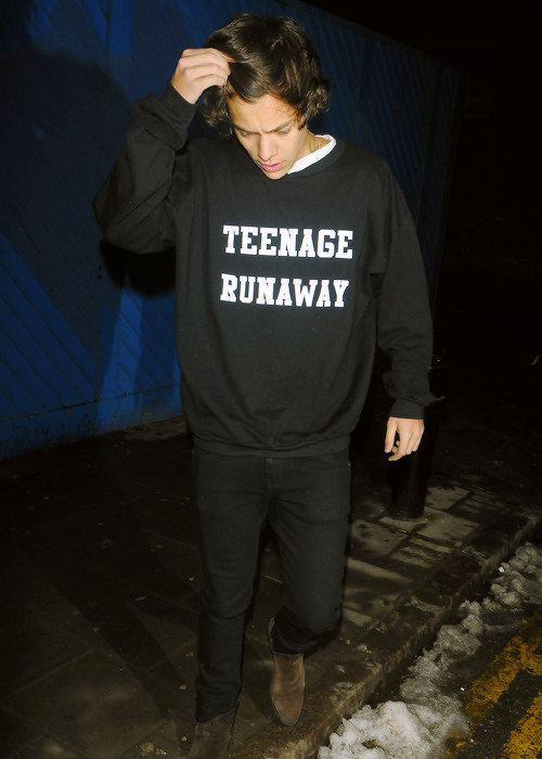 XXX cocoalou:  harry styles wearing sweaters….. photo