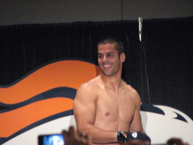 Eric Decker trying on new Denver Broncos uniform!