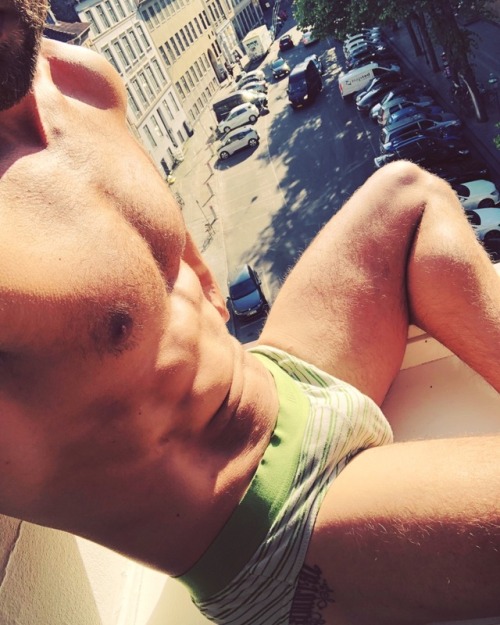 elmalo82:  Summers.   // selfshot
