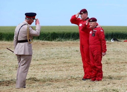 89 Year old former paratrooper &lsquo;Jock&rsquo; Hutton salutes Prince Charles after parachuting in
