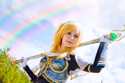 league-of-legends-sexy-girls:  Lux Cosplay