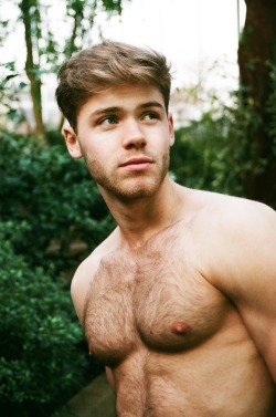 avastlad:  gay-french-hairy-male:    😍😍