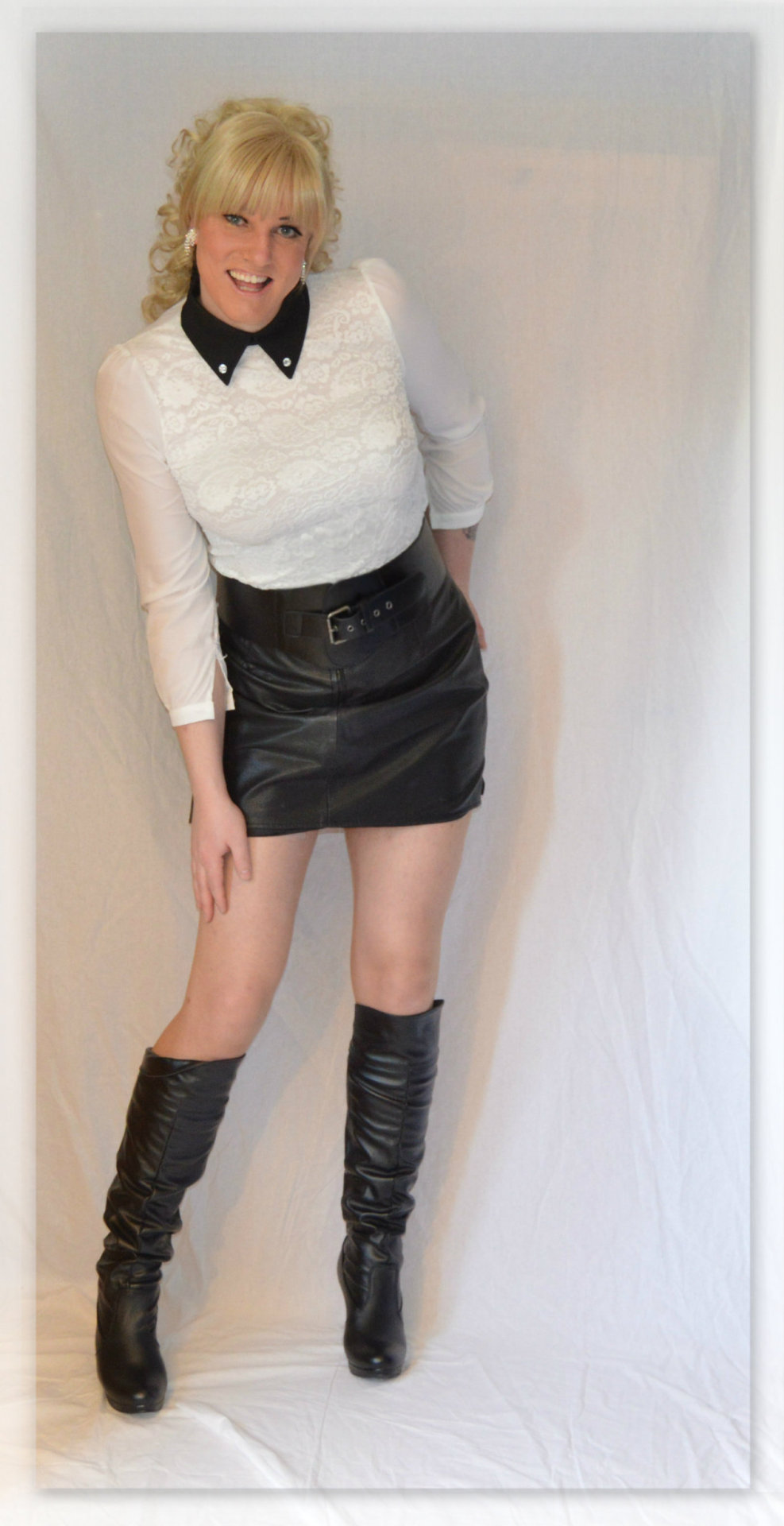 lacyvanilla:  Leather and a touch of lace. 