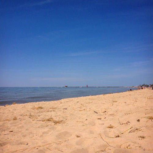 Beautiful beach day in Grand Haven with Mom and Joey #puremichigan #summer #dogbeach (at Grand Haven