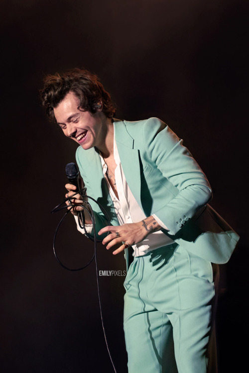 emilypixels: Harry Styles Live on Tour, Hershey.