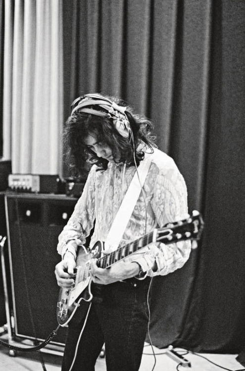 givemepage:  Jimmy Page, overdubs to “Whole lotta love, A&M Studios, Los Angeles, May 1969. 