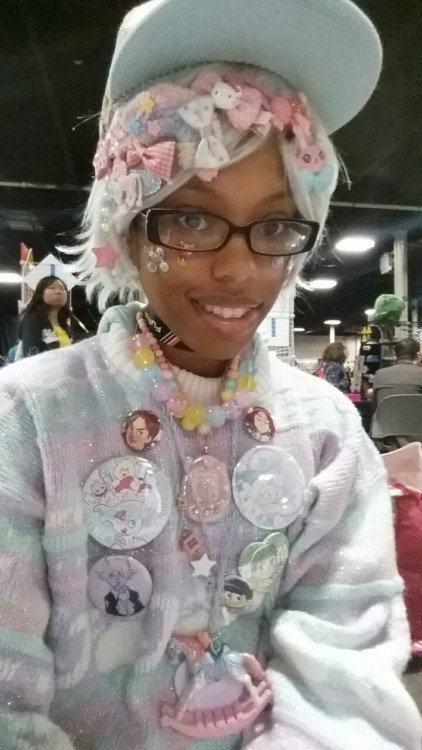 fluffsugarcafe:  I’m here at Anime Fan Fest so stop by the Fluff Sugar Cafe table! c:
