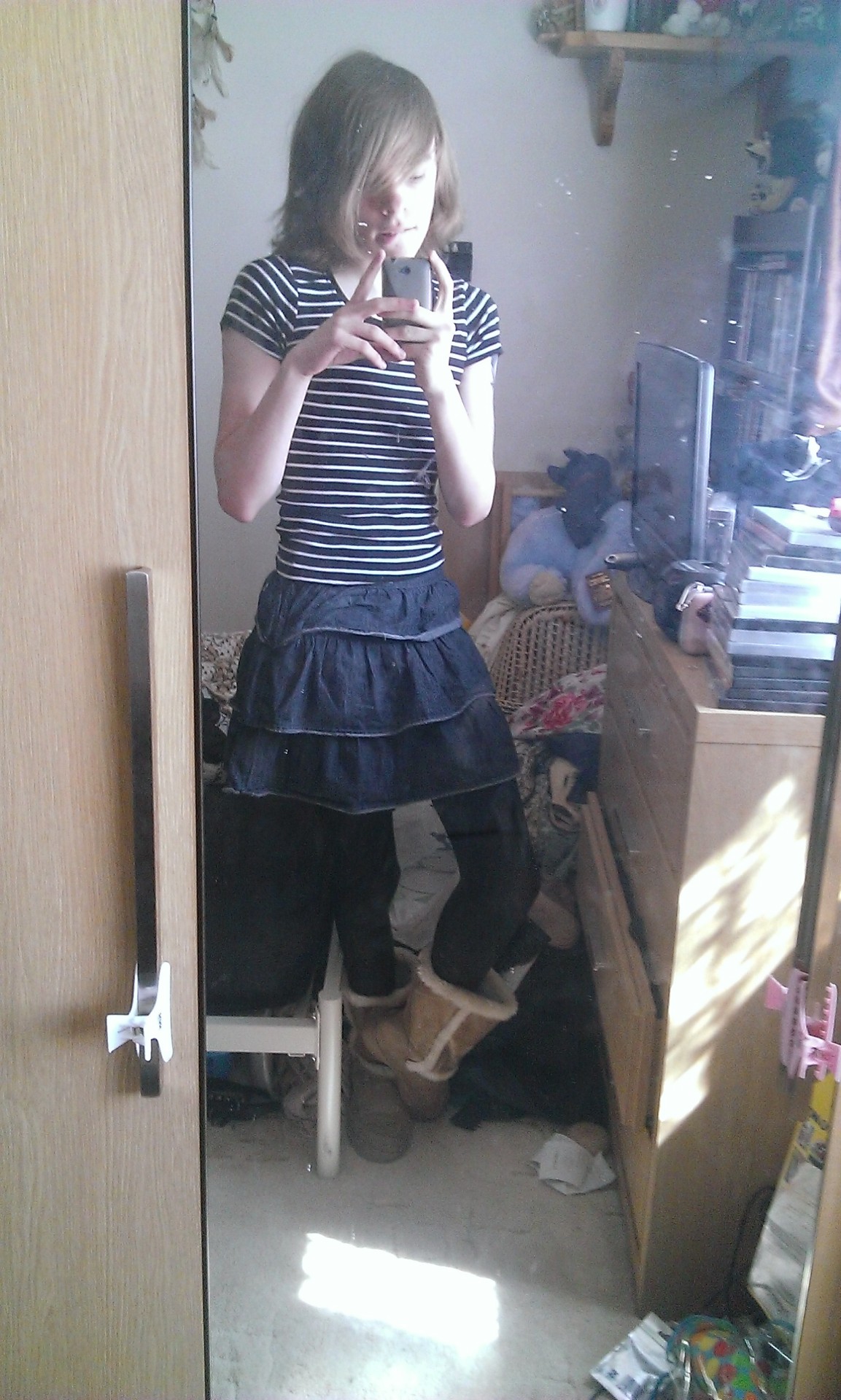 reustheamberwolf:  Also my fav skirt ^~^ woke up with a free house so i took some
