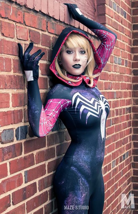 LaineyCat Cosplay (USA) as Gwenom.Photos by: Maze Studio