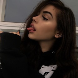 fashionistasrus:  @maggielindemann on Instagram