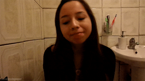 conejosdepapel:  Con MUCHAS ganas de ir al baño / con ganas normales de ir al baño