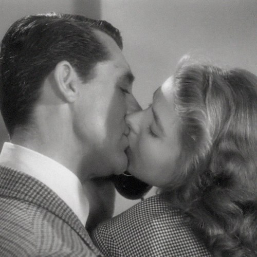 Ingrid Bergman and Cary Grant in “Notorious” (1946) film still  ho cercato baci in film 