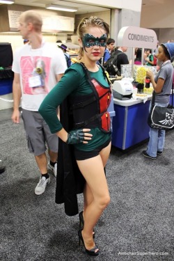 armchairsuperhero:  Comic-Con Cosplay - Robin 