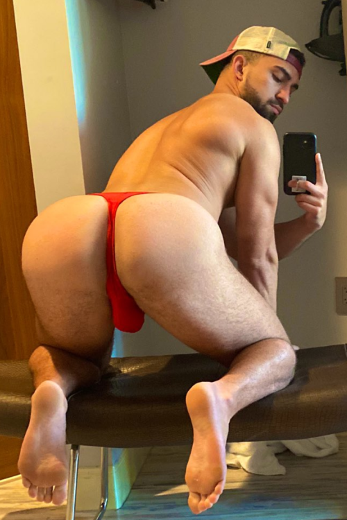 lovablebeast69:bumarama:🍑🍑🍑