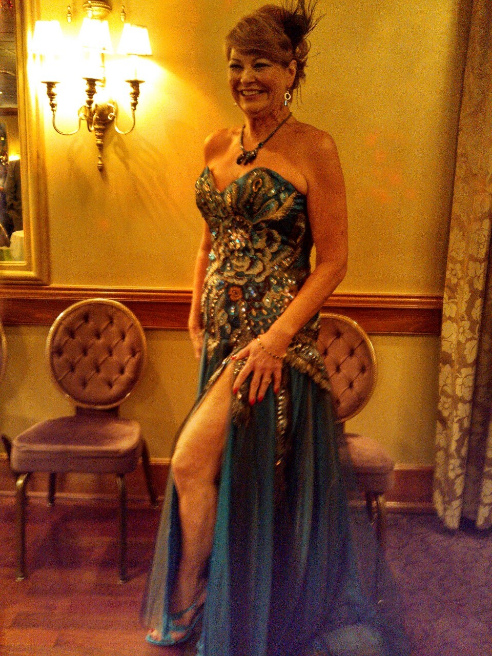 This mature beauty needs to be fucked immediately by a well-hung boytoy.