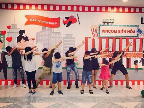 #vietnam #fun #dab #dabfordays #groupphoto #goodtimes (at Megavip Lounge Lầu 5 Vincom Biên ho&