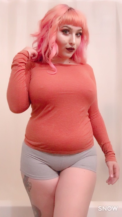 littlemissbellybabe:  scarybabe: I ❤️ before and after belly stuffing pics! I can eat so much now it’s so fucking hot to me *sweats*   fresh squishy goodness available for your consumption @ http://www.c4s.com/reiinapop One of my top inspirations.