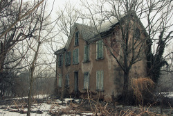 cemeterywind:  A creepy abandoned house in