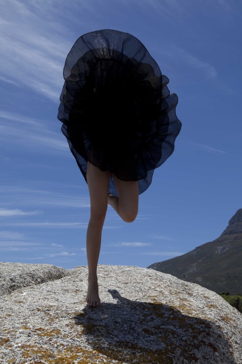 nevver:In and out of fashion, Viviane Sassen 