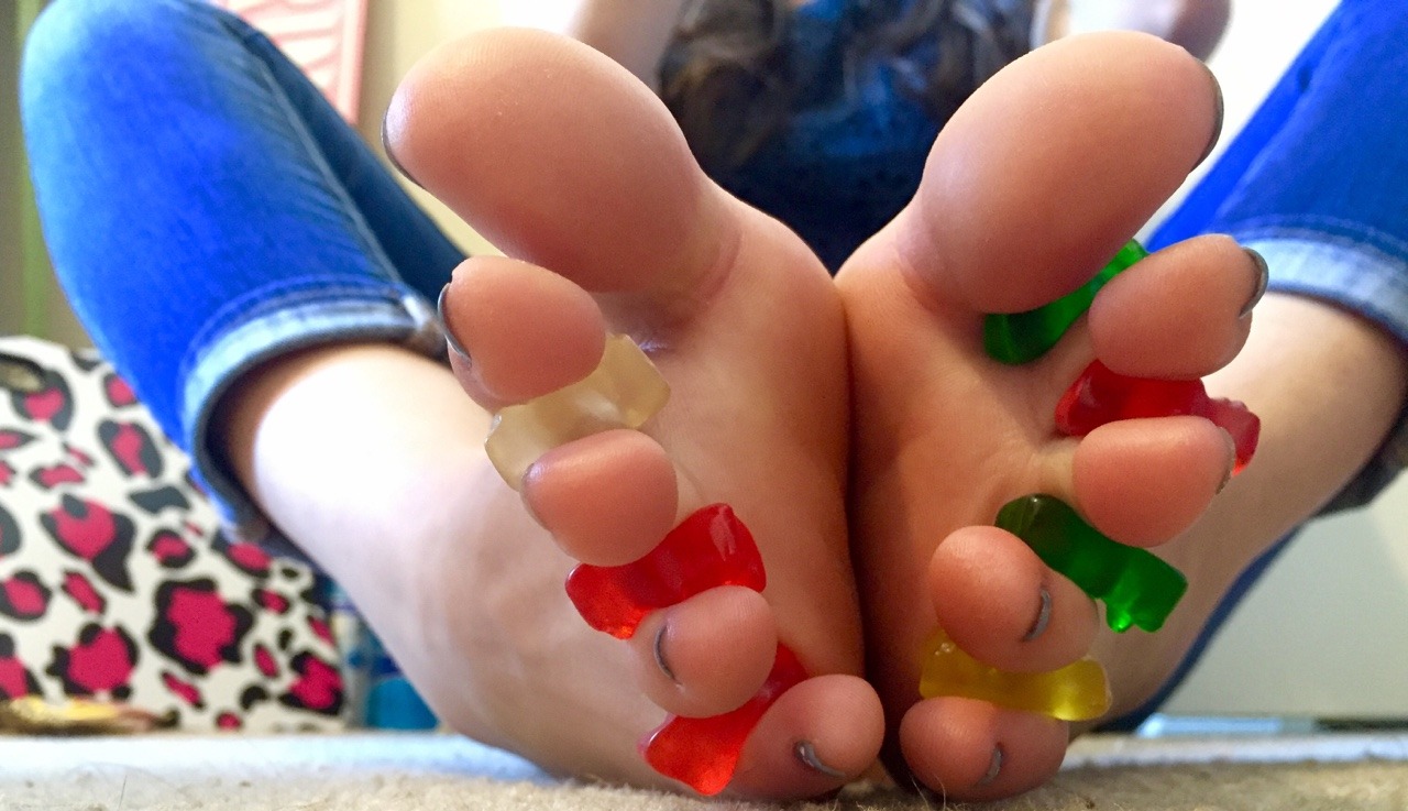 tiny-twinkle-toes:Stay tuned for a video or pictures of boyfriend eating these gummy
