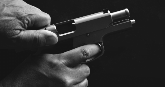 Robbers Raid School With Guns in Broad Daylight