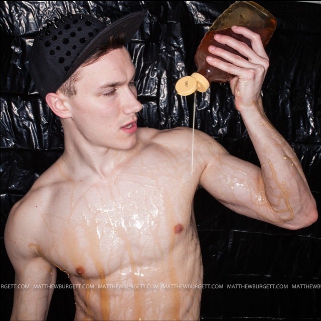 vlnci:  Mmm! Guess who got sweet and sticky in this latest shoot?! 😜 Thank you