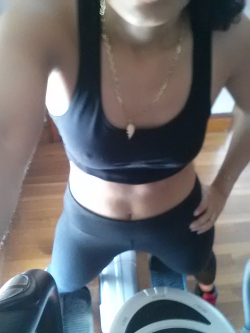 ynglatinmilf:  Starting Saturday out right! Now I need a massage!  ;-) please reblog ynglatinmilf.tumblr.com