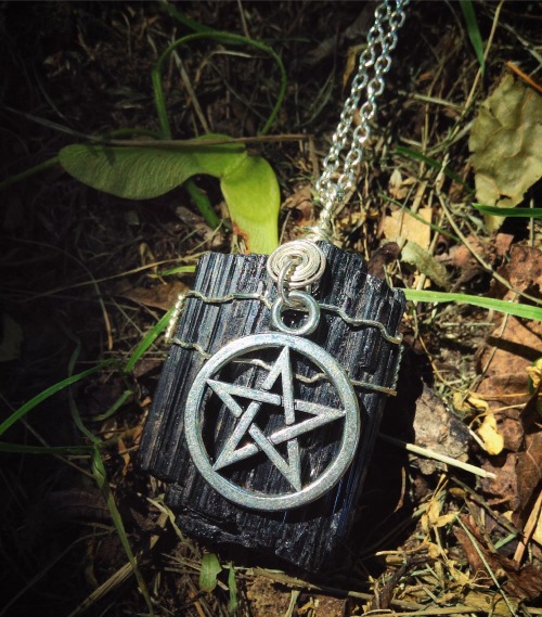 magickandmoss:Rough black tourmaline crystal amulets now available in my shop, charms are optional! 