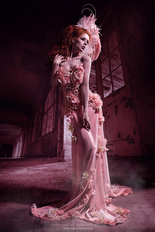 opulentdesigns: Pink/Red costumes modelled by Ophelia Overdose 