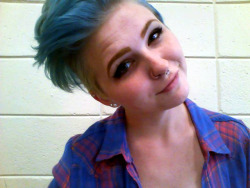 wheedyedhair:  Blue undercut pixie ft. blonde