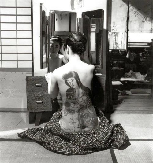 thehannyamask:  Just getting ready for another night out. www.thehannyamask.com 