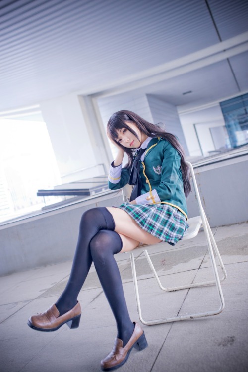 kneeso-girl