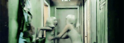 stefon-rneyers: Kristen Wiig and Maddy Ziegler perform Chandelier with Sia at the