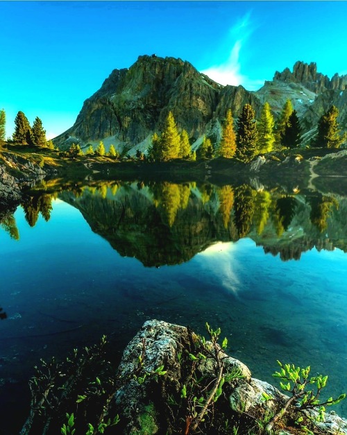 legendary-scholar:    Lago Limides, Province Belluno, Italy.