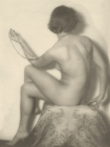 camerettasabauda: Alexander Grinberg. Nude with little pearls, 1920: prophotos.ru