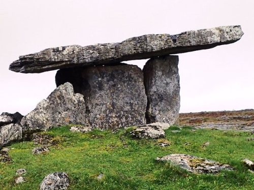 arranislander: Poll na mBrón neolithic burial chamber. Probably almost 6000 years old. The capstone 