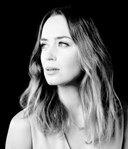 rainbows-are-amazing:  milusvery:  Emily Blunt, 2015  ♥♀♥ 