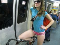 girls-on-bicycles:  Girl On Bicycle  http://girl-on-bicycle.blogspot.com/