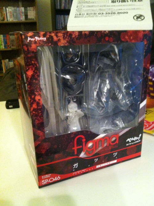 A most awesome belated birthday present from my brother! Special edition Berserk that came with an armored Guts figmaaaaa!