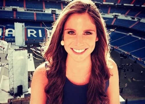 En fait, la journaliste espagnole Lucia Villalon ne sort pas avec CR7, mais Chicharito ! 