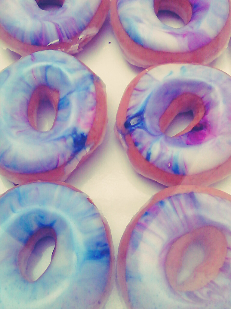 datgirlcalledhattie:  Psychedelic donuts