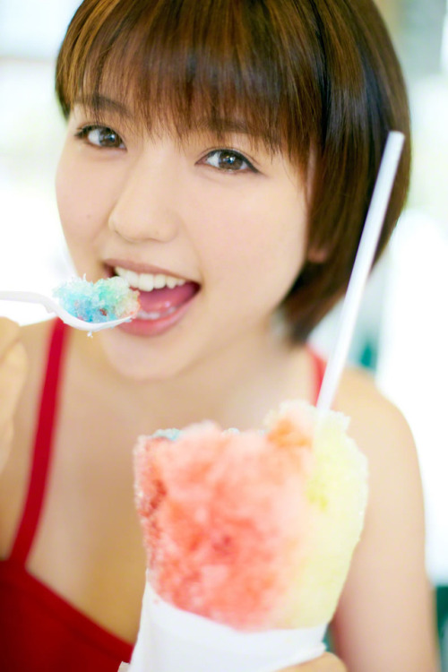 beolab5: Ice-Cream Time - Erina Mano (真野恵里菜)  I have a serious crush on Erina Mano! Seriously, I wis