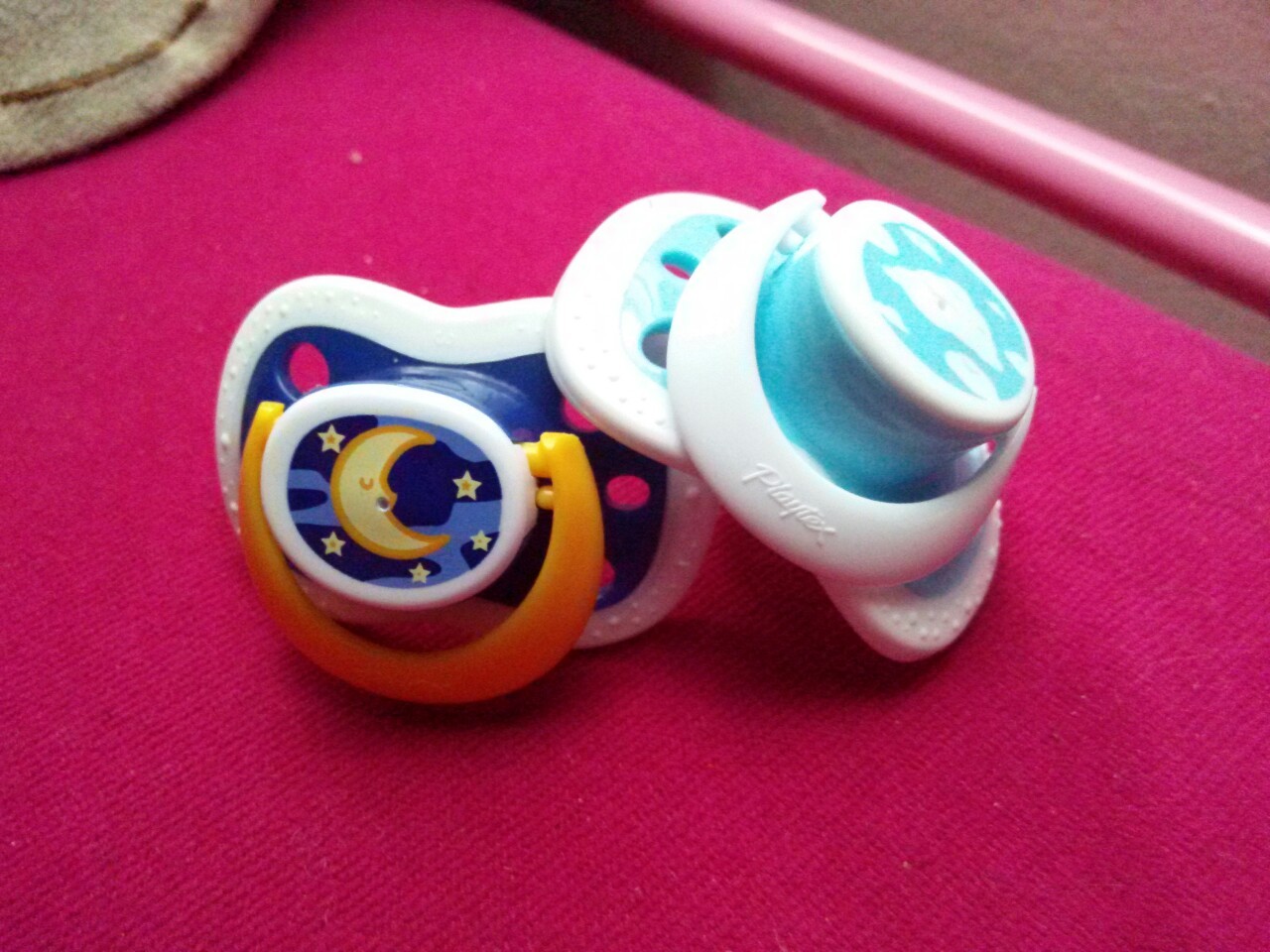 softnlittle:  Day &amp; Night Pacis! 💞