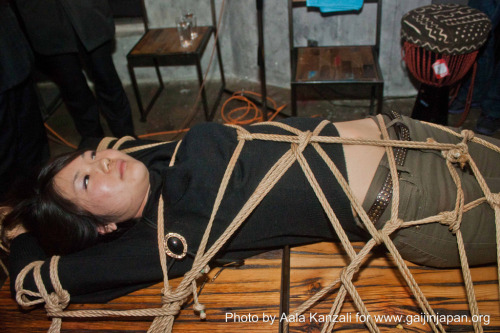 shibarihowto:  Kinbaku night - bondage - Arisue Go - Tokyo - Japan - Japon - photo Aala Kanzali www.gaijinjapan.org (55) by Tunimaal @ http://flic.kr/p/brLfgXwww.gaijinjapan.org (55) by Tunimaal @ http://flic.kr/p/brLfgX