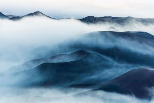 At first we couldn’t see anything in the crater of @haleakalanps but then the fog started clearing a