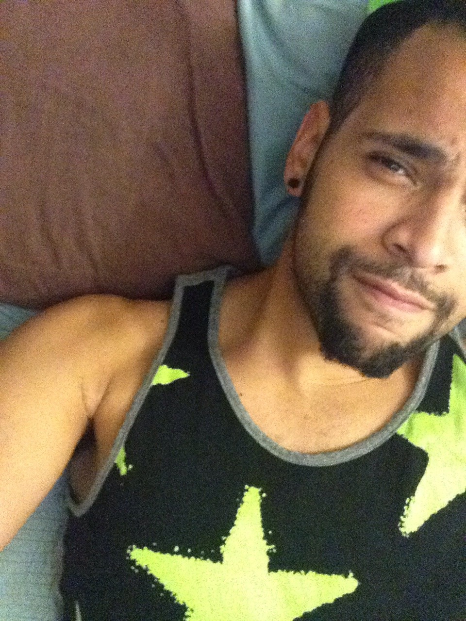 ariisconfused:  I should be getting ready for work but instead I’m taking selfies