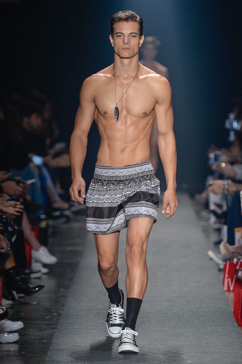 amarfoto:  AMIR SLAMA SPRING SUMMMER 2017 São Paulo Fashion Week 