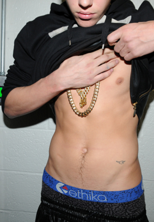 sagginboys:  Justin saggin’ in the ethika briefs